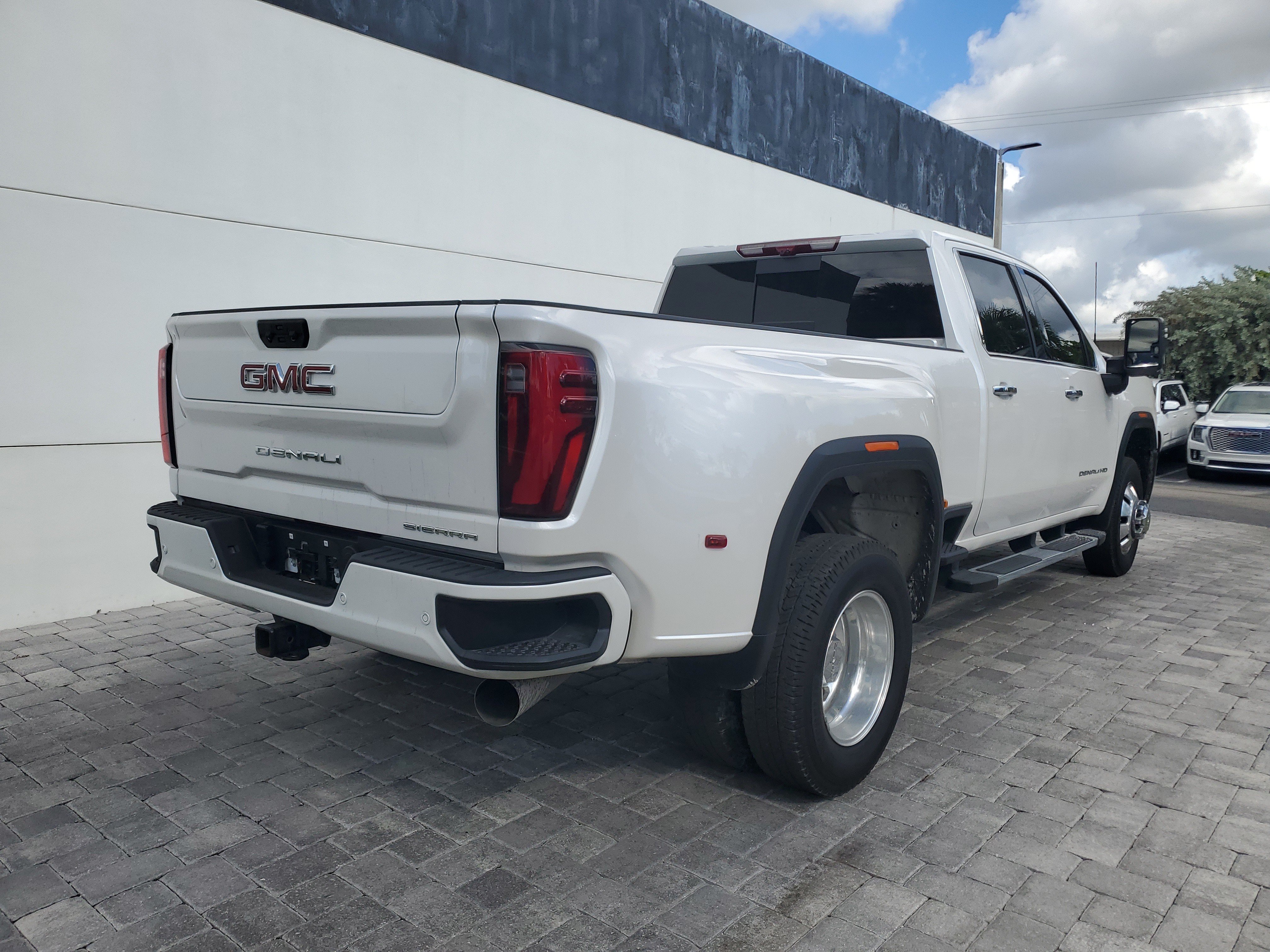 Used 2025 GMC Sierra 3500 Denali w/ Denali Reserve Package AWD/4WD image 6