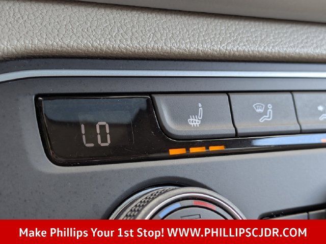 Used 2020 Volkswagen Atlas SE w/ Panoramic Sunroof Package FWD image 22
