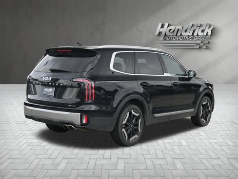 Used 2023 Kia Telluride EX w/ EX Captain's Chair Package FWD image 9