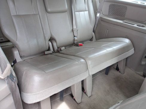 Used 2013 Chrysler Town & Country Touring-L w/ Driver Convenience Group FWD image 22
