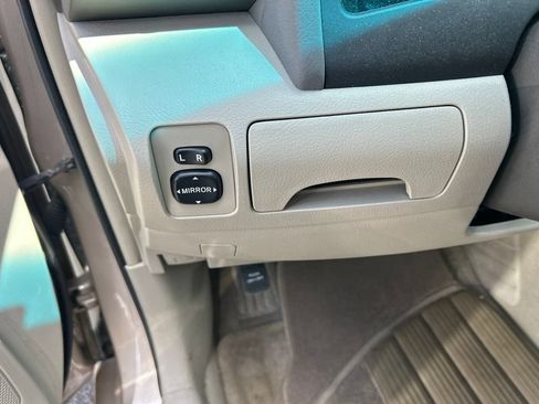 Used 2009 Toyota Camry LE FWD image 23