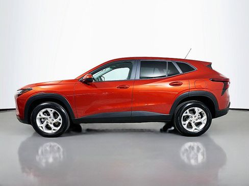 Used 2024 Chevrolet Trax LS w/ LS Convenience Package FWD image 4