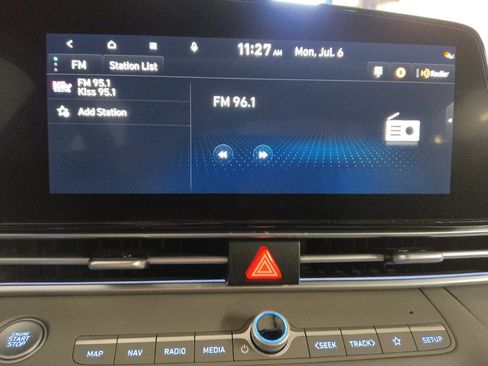 Used 2025 Hyundai Elantra SEL FWD image 25