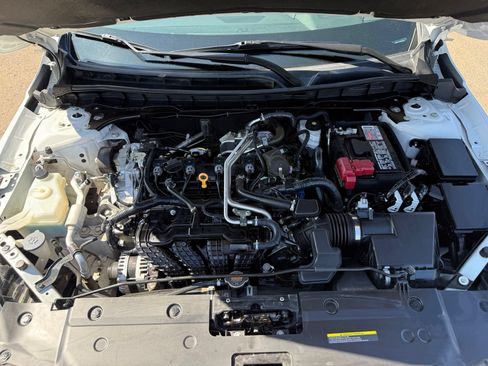 Used 2024 Nissan Altima 2.5 SR FWD image 39
