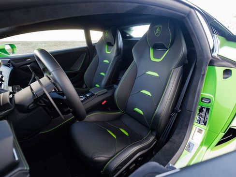 Used 2023 Lamborghini Huracan Tecnica image 31