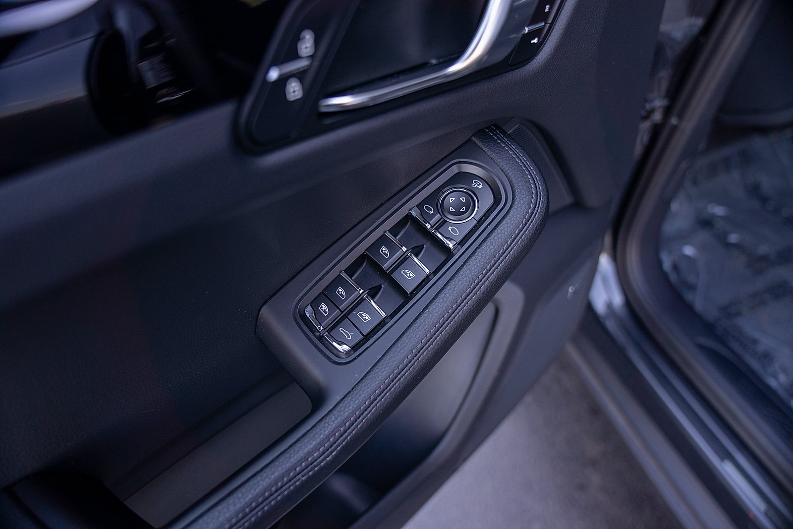 Certified 2026 Porsche Macan AWD/4WD image 18