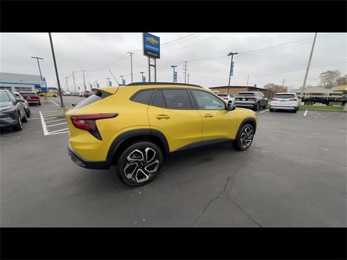 Certified 2024 Chevrolet Trax RS w/ Sunroof Package image 8