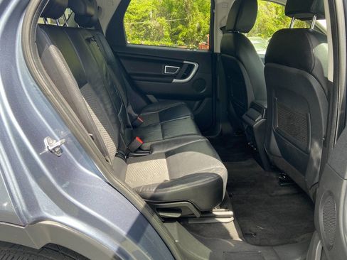 Used 2018 Land Rover Discovery Sport SE image 16