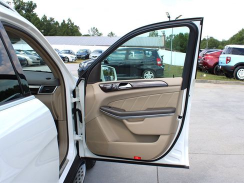 Used 2014 Mercedes-Benz GL 450 4MATIC w/ Appearance Package image 36