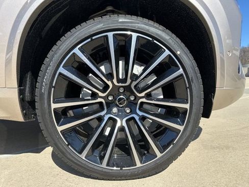 New 2026 Volvo XC90 B6 Plus w/ Protection Package Premier AWD/4WD image 9