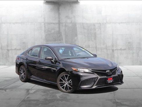 Used 2024 Toyota Camry SE FWD image 2