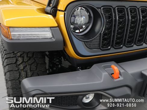 New 2026 Jeep Gladiator Mojave w/ Safety Group AWD/4WD image 22