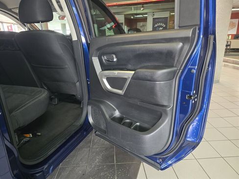 Used 2019 Nissan Titan SV AWD/4WD image 14