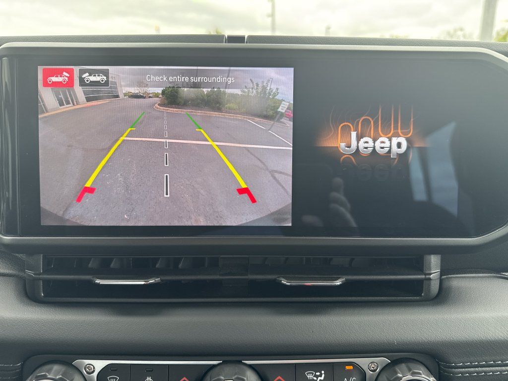 Used 2026 Jeep Wrangler Unlimited Sahara AWD/4WD image 28