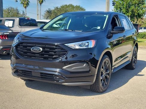 Used 2022 Ford Edge SE w/ Black Appearance Package image 3