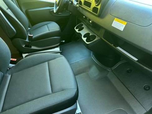 Used 2025 Mercedes-Benz Sprinter 2500 image 17