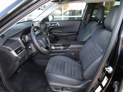 New 2025 Mitsubishi Outlander SE image 15