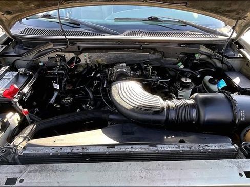 Used 2002 Ford F150 XLT image 10