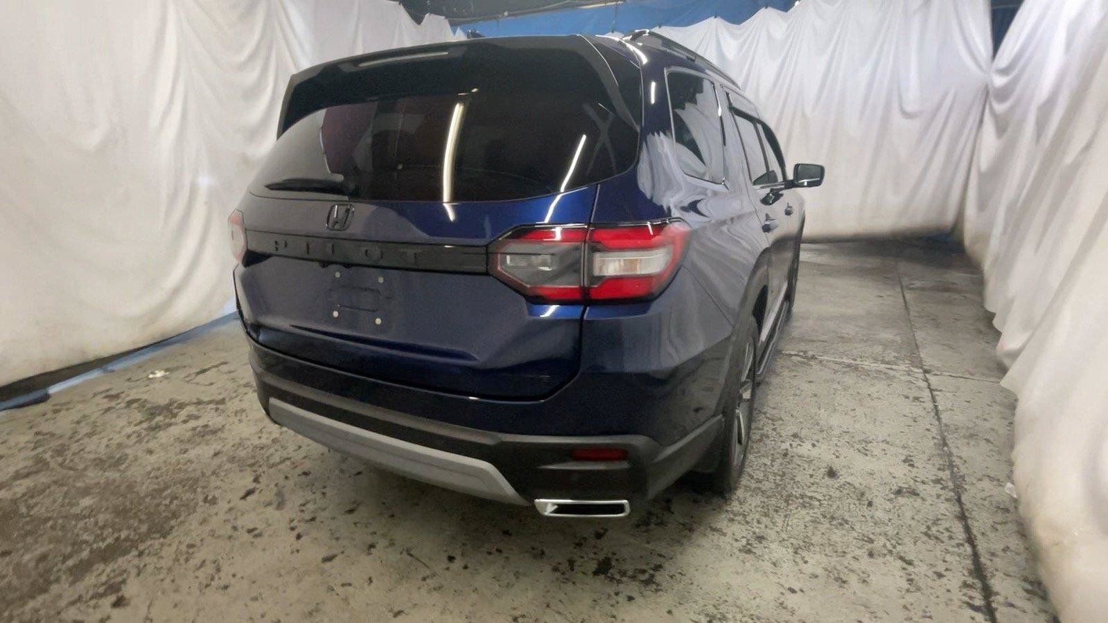 Used 2025 Honda Pilot Elite image 6