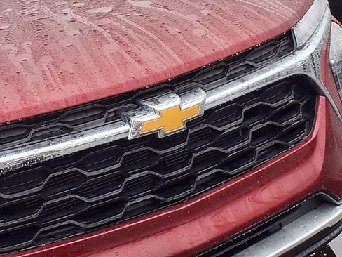 Used 2025 Chevrolet Trax LT w/ LT Convenience Package image 28