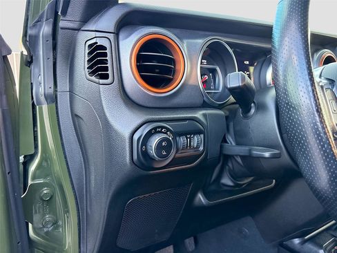 Used 2022 Jeep Gladiator Mojave w/ Cold Weather Group image 11