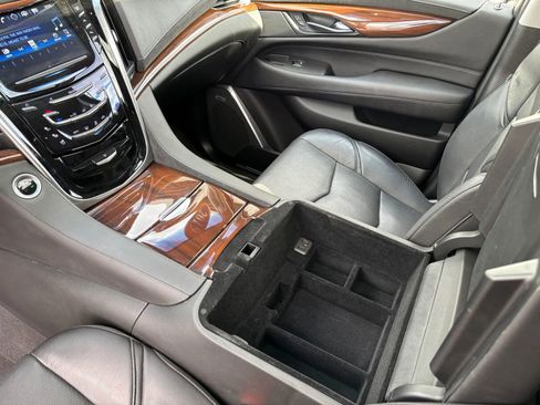 Used 2019 Cadillac Escalade Premium Luxury image 28