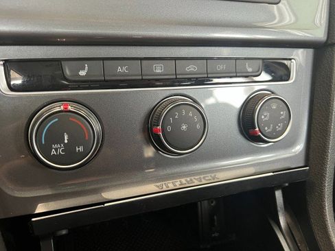 Used 2017 Volkswagen Golf SE AWD/4WD image 21