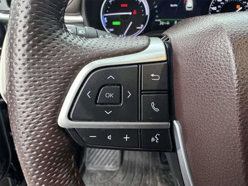 Used 2023 Toyota Sienna Platinum image 18