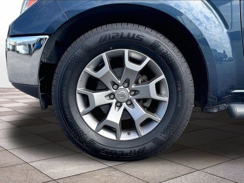 Used 2019 Nissan Frontier SL RWD image 9