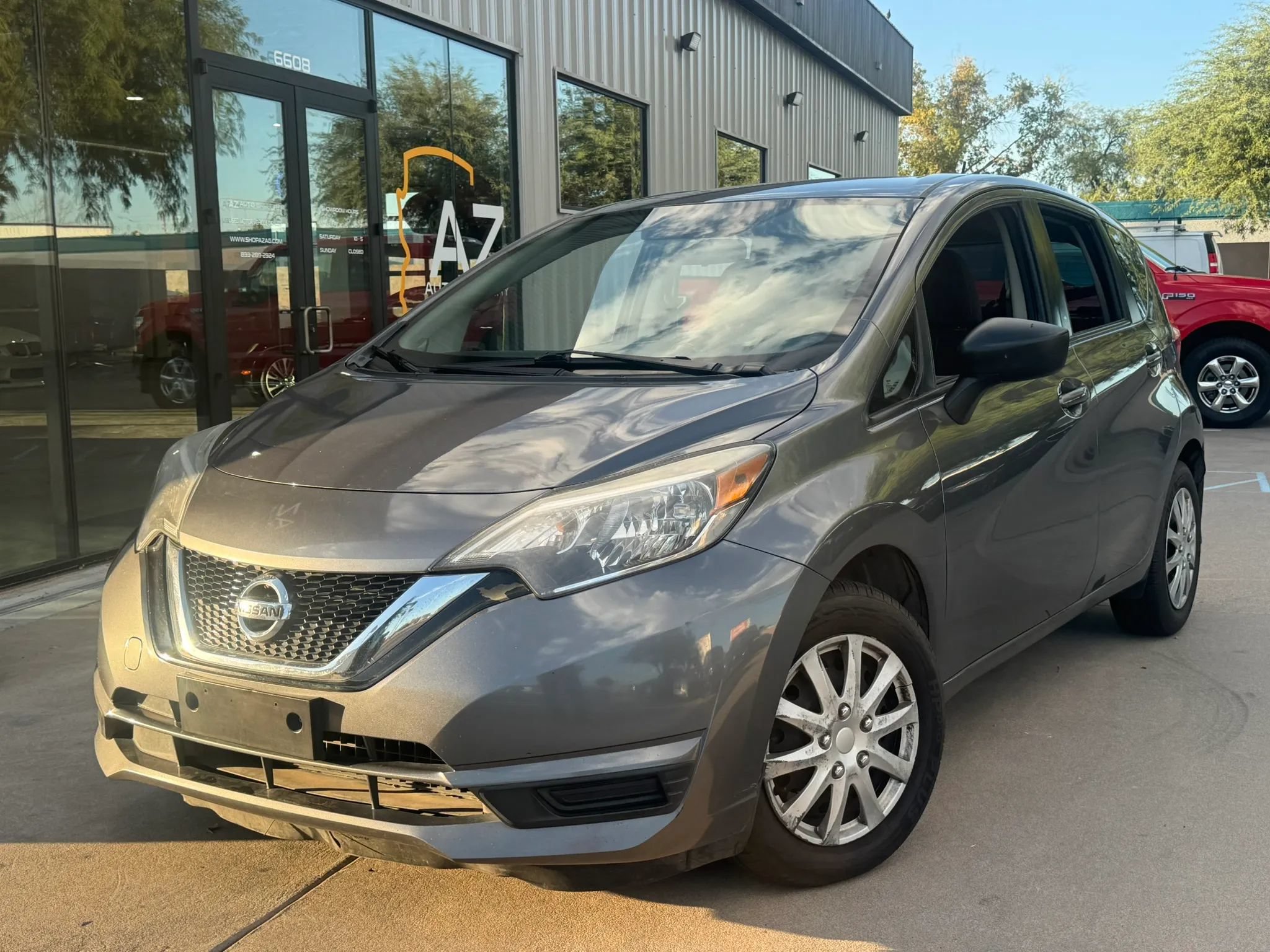 Used 2018 Nissan Versa Note SV FWD image 1