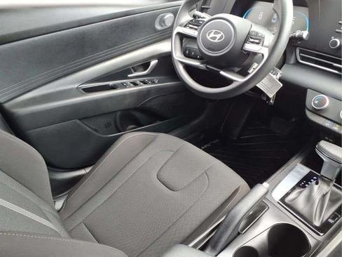 Used 2025 Hyundai Elantra SE FWD image 9