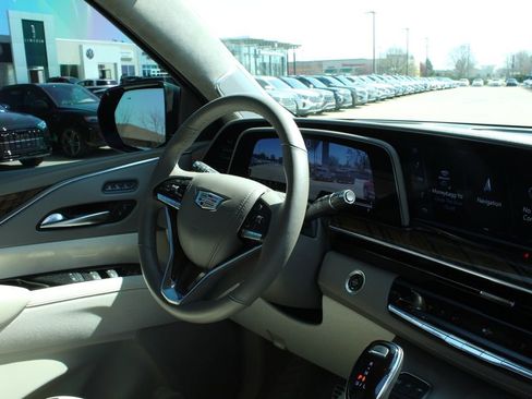 Used 2023 Cadillac Escalade Sport Platinum w/ LPO, ONYX Package image 17