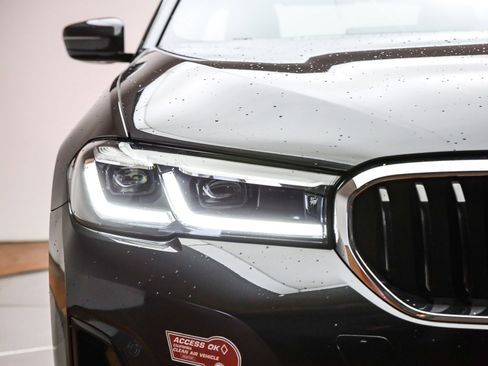 Certified 2023 BMW 530e w/ Premium Package image 5