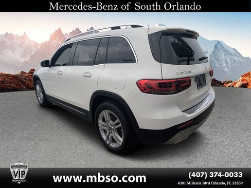 Certified 2022 Mercedes-Benz GLB 250 4MATIC w/ Premium Package Lite image 17