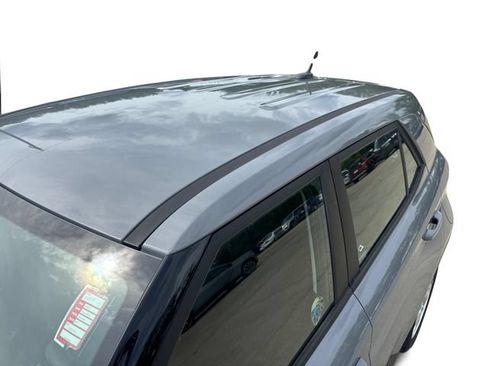 Used 2023 Hyundai Venue SE FWD image 11