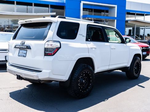 Used 2018 Toyota 4Runner TRD Off-Road AWD/4WD image 5