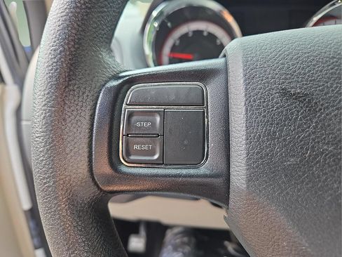 Used 2019 Dodge Grand Caravan SE FWD image 23