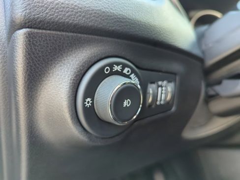 Used 2020 Jeep Compass Limited image 30