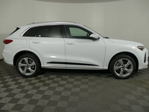 New 2025 Audi Q5 Premium Plus image 2