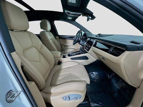 Used 2025 Porsche Macan image 31