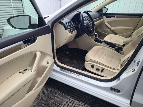 Used 2018 Volkswagen Passat 2.0T SE image 21