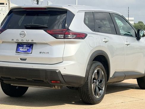 Used 2024 Nissan Rogue SV AWD/4WD image 7