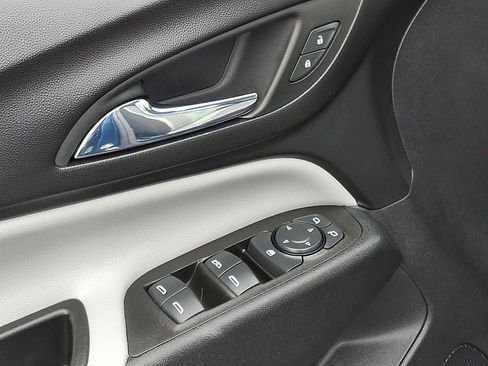 Used 2022 Chevrolet Equinox LS image 13