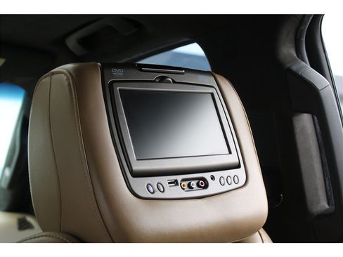 Used 2018 Cadillac Escalade Platinum AWD/4WD image 30