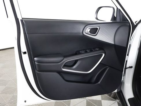 Used 2025 Kia Soul LX FWD image 20