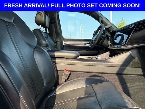 Used 2023 Jeep Wagoneer 4WD w/ Premium Group I image 36
