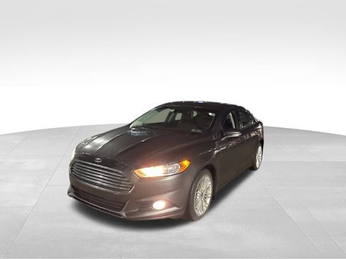 Used 2016 Ford Fusion SE w/ Equipment Group 202A image 2