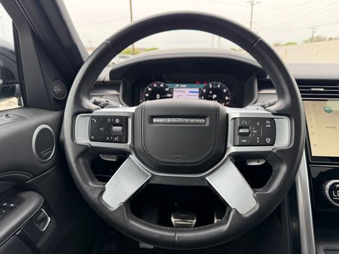 Used 2024 Land Rover Discovery Metropolitan Edition image 13