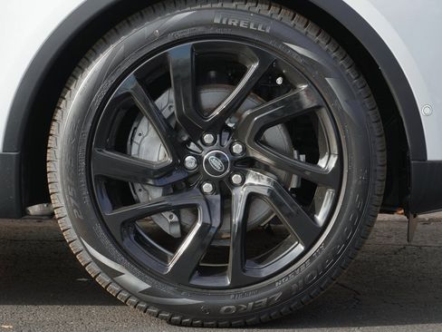 Used 2025 Land Rover Discovery S image 9