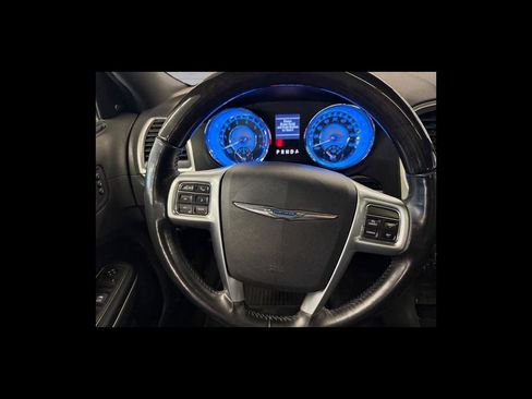 Used 2011 Chrysler 300 C RWD image 14